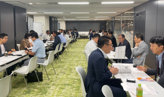 한국소프트웨어산업협회가 일본정보기술거래소(JIET)와 함께 지난 20일 일본 도쿄에서 국내 소프트웨어(SW) 기업의 일본 시장 진출 확대를 위한 '한-일 SW기업 교류회'를 개최했다. 사진은 2024 한-일 SW기업 교류회 전경. KOSA 제공